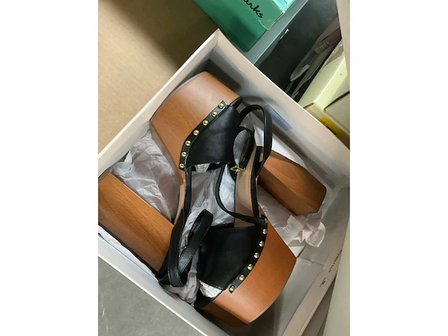Diverse damesschoenen (96 paar) - afbeelding 7 van  31