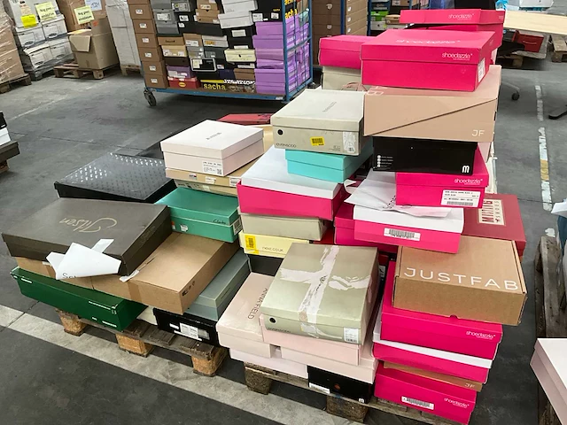 Diverse damesschoenen (96 paar) - afbeelding 1 van  31