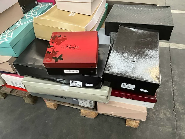 Diverse damesschoenen (96 paar) - afbeelding 21 van  31