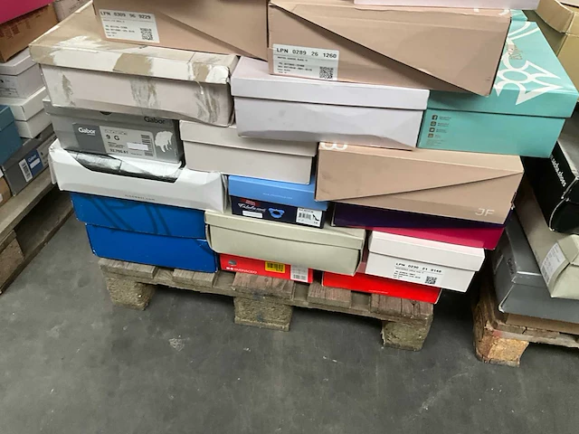 Diverse damesschoenen (96 paar) - afbeelding 22 van  31