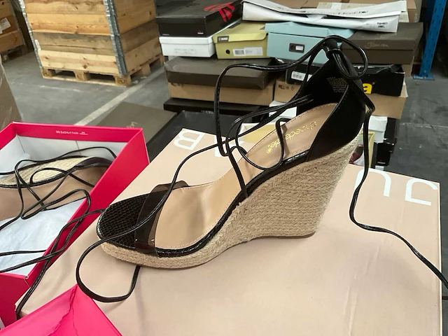 Diverse damesschoenen (96 paar) - afbeelding 23 van  31