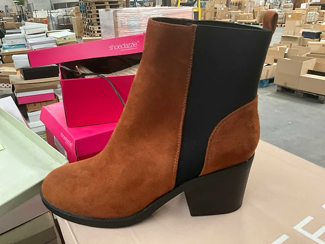 Diverse damesschoenen (96 paar) - afbeelding 27 van  31