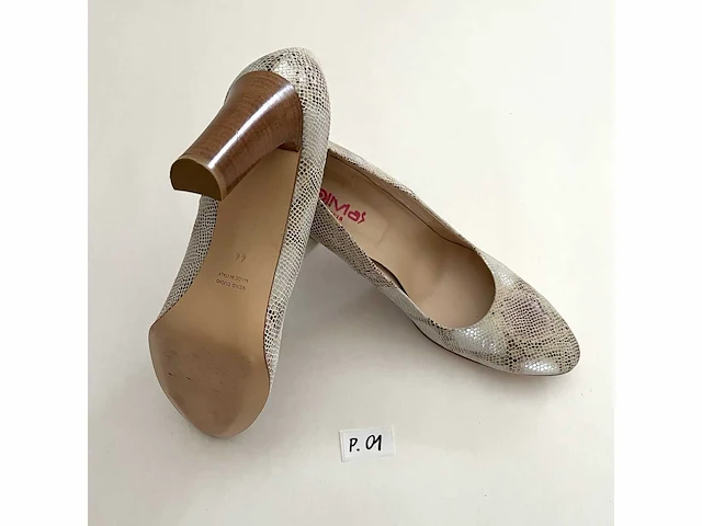 Diverse damesschoenen en -laarzen - rek 1 van 6 (ca. 34 paar) aldo, ugg, s. oliver, esprit, sam edelman, long tall sally, olivia, hogan, zara, etc. - afbeelding 13 van  26