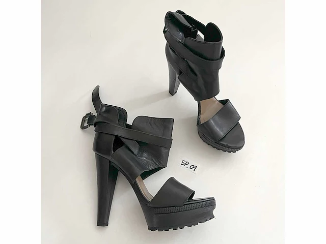 Diverse damesschoenen en -laarzen - rek 1 van 6 (ca. 34 paar) aldo, ugg, s. oliver, esprit, sam edelman, long tall sally, olivia, hogan, zara, etc. - afbeelding 15 van  26