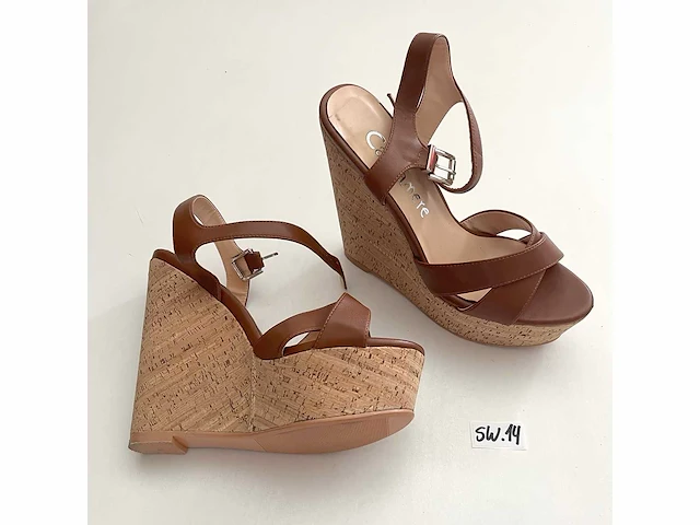Diverse damesschoenen en -laarzen - rek 1 van 6 (ca. 34 paar) aldo, ugg, s. oliver, esprit, sam edelman, long tall sally, olivia, hogan, zara, etc. - afbeelding 19 van  26