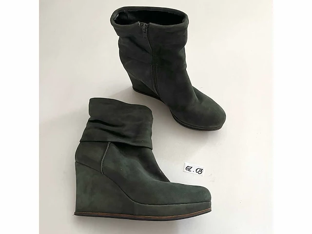 Diverse damesschoenen en -laarzen - rek 1 van 6 (ca. 34 paar) aldo, ugg, s. oliver, esprit, sam edelman, long tall sally, olivia, hogan, zara, etc. - afbeelding 22 van  26
