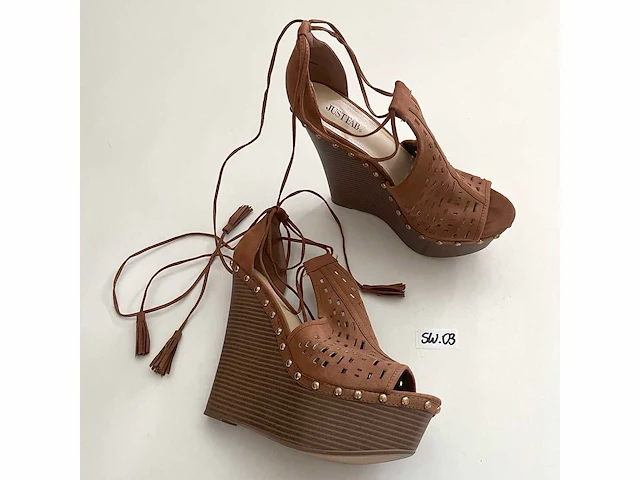 Diverse damesschoenen en -laarzen - rek 2 van 6 (ca. 34 paar) asos design, gabor, dr. martens, tamaris, tommy hilfiger, vince, etc. - afbeelding 17 van  26
