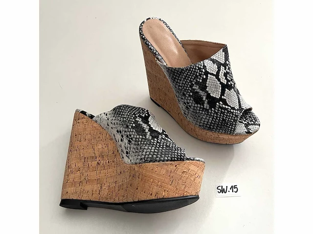 Diverse damesschoenen en -laarzen - rek 2 van 6 (ca. 34 paar) asos design, gabor, dr. martens, tamaris, tommy hilfiger, vince, etc. - afbeelding 19 van  26