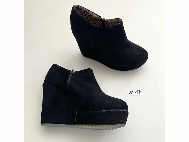 Diverse damesschoenen en -laarzen - rek 2 van 6 (ca. 34 paar) asos design, gabor, dr. martens, tamaris, tommy hilfiger, vince, etc. - afbeelding 23 van  26