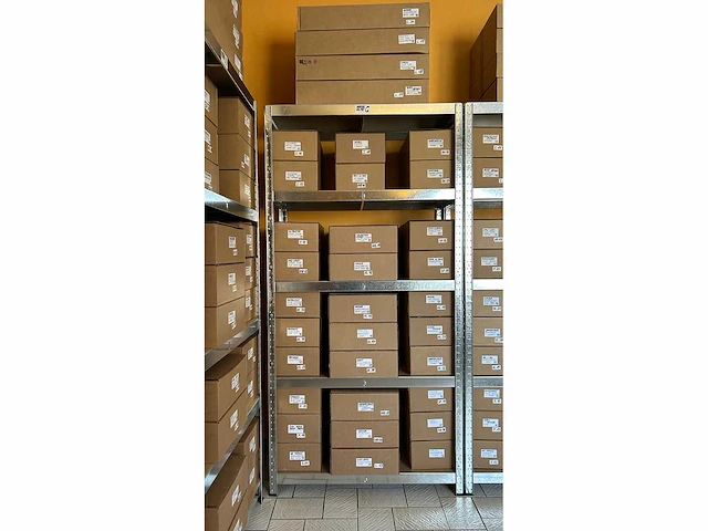 Diverse damesschoenen en -laarzen - rek 3 van 6 (ca. 34 paar) asos design, charles, giaro, gabor, sacha, scholl, vince camulto, etc. - afbeelding 1 van  26
