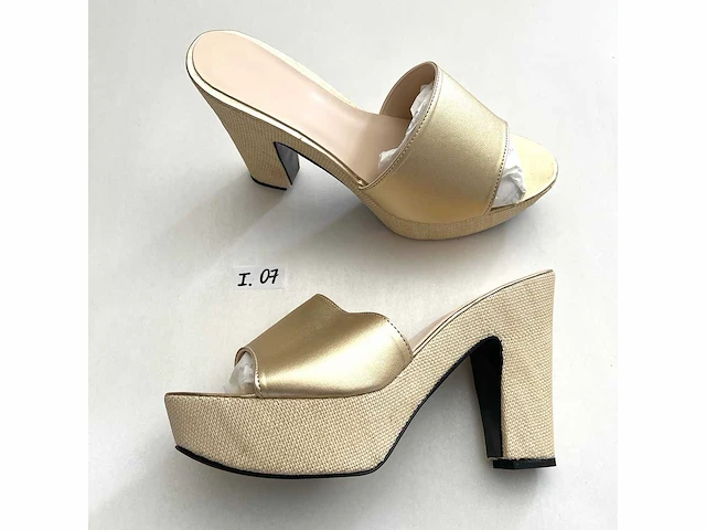 Diverse damesschoenen en -laarzen - rek 4 van 6 (ca. 34 paar) ego, dylap, gabor, hunter, jilsen, melissa, noe lady, steve madden, stravers, etc. - afbeelding 4 van  26