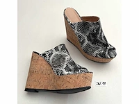 Diverse damesschoenen en -laarzen - rek 4 van 6 (ca. 34 paar) ego, dylap, gabor, hunter, jilsen, melissa, noe lady, steve madden, stravers, etc. - afbeelding 19 van  26