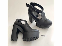 Diverse damesschoenen en -laarzen - rek 4 van 6 (ca. 34 paar) ego, dylap, gabor, hunter, jilsen, melissa, noe lady, steve madden, stravers, etc. - afbeelding 25 van  26