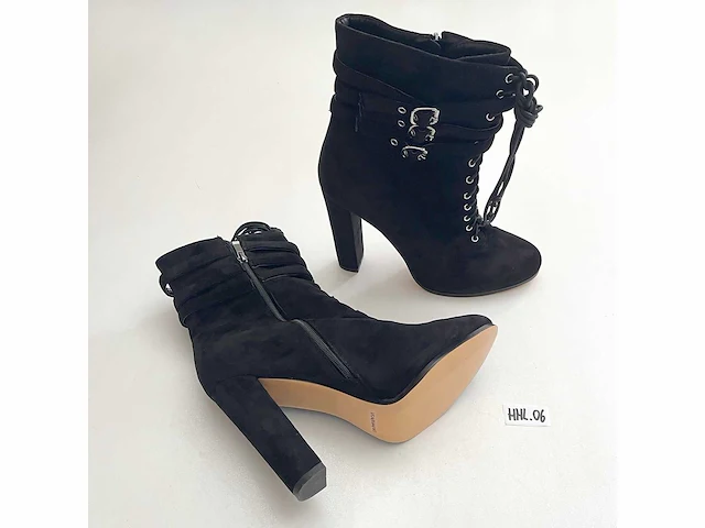 Diverse damesschoenen en -laarzen - rek 5 van 6 (ca. 34 paar) akua, gabor, heine, maguba, manfield, maripé, mjus, hula kula, sheln, sketchers, tom tailor, zara, etc. - afbeelding 2 van  26