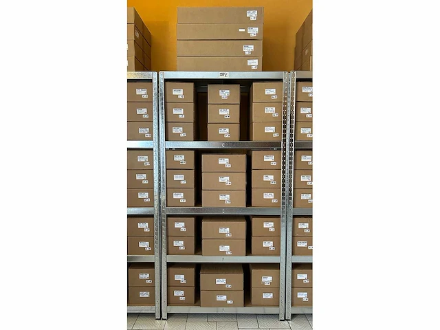 Diverse damesschoenen en -laarzen - rek 5 van 6 (ca. 34 paar) akua, gabor, heine, maguba, manfield, maripé, mjus, hula kula, sheln, sketchers, tom tailor, zara, etc. - afbeelding 1 van  26