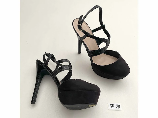Diverse damesschoenen en -laarzen - rek 5 van 6 (ca. 34 paar) akua, gabor, heine, maguba, manfield, maripé, mjus, hula kula, sheln, sketchers, tom tailor, zara, etc. - afbeelding 17 van  26