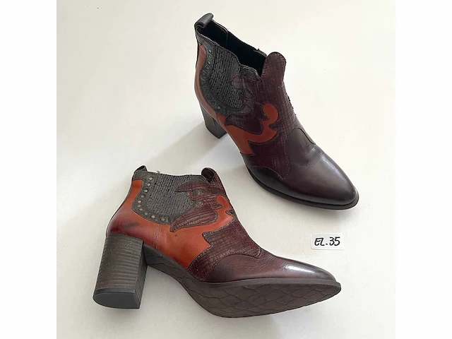 Diverse damesschoenen en -laarzen - rek 5 van 6 (ca. 34 paar) akua, gabor, heine, maguba, manfield, maripé, mjus, hula kula, sheln, sketchers, tom tailor, zara, etc. - afbeelding 22 van  26