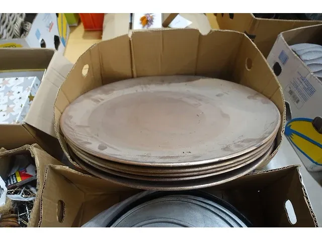Diverse decoratie met 2 lijmpistolen en decoratie schalen - afbeelding 2 van  8