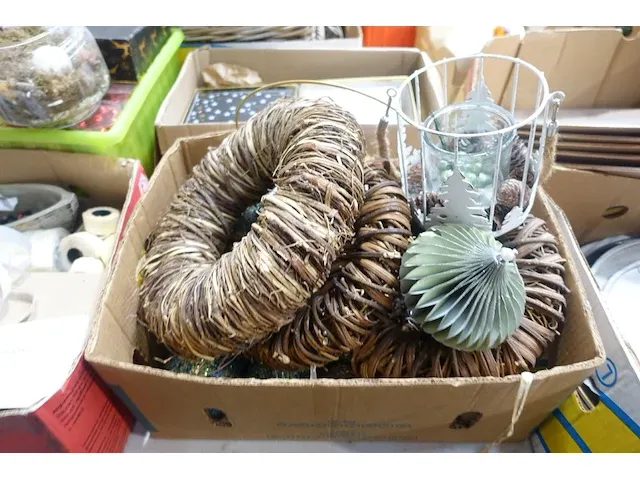 Diverse decoratie met 2 lijmpistolen en decoratie schalen - afbeelding 4 van  8