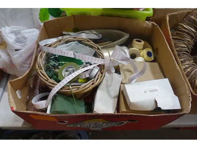 Diverse decoratie met 2 lijmpistolen en decoratie schalen - afbeelding 6 van  8