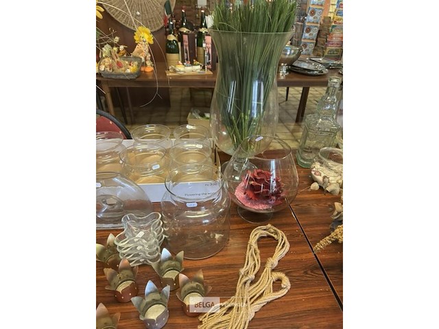 Diverse decoratie op tafel - afbeelding 3 van  6