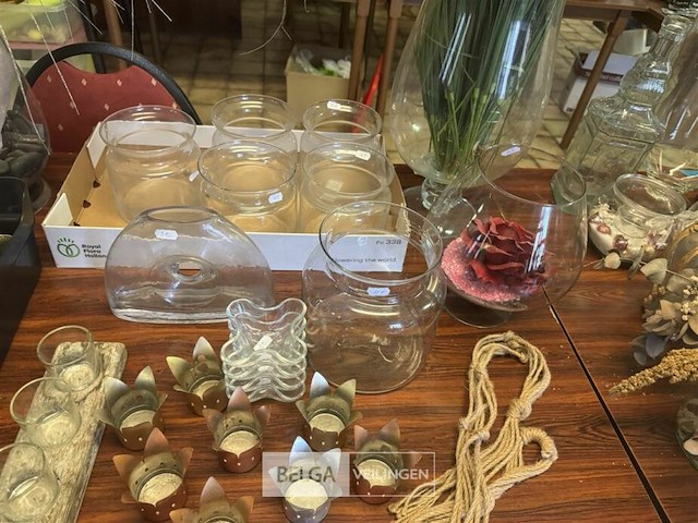 Diverse decoratie op tafel - afbeelding 4 van  6