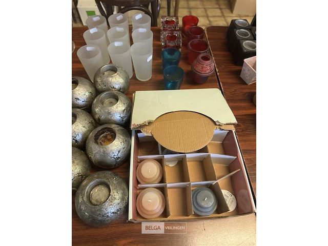 Diverse decoratie op tafel - afbeelding 2 van  5