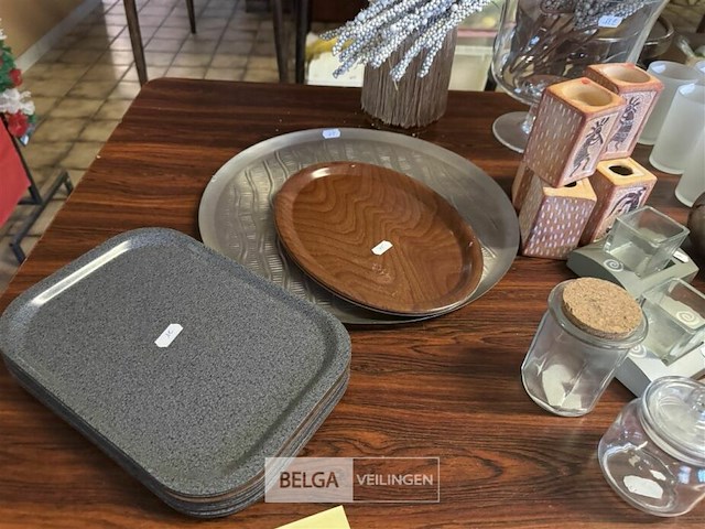 Diverse decoratie op tafel - afbeelding 5 van  5