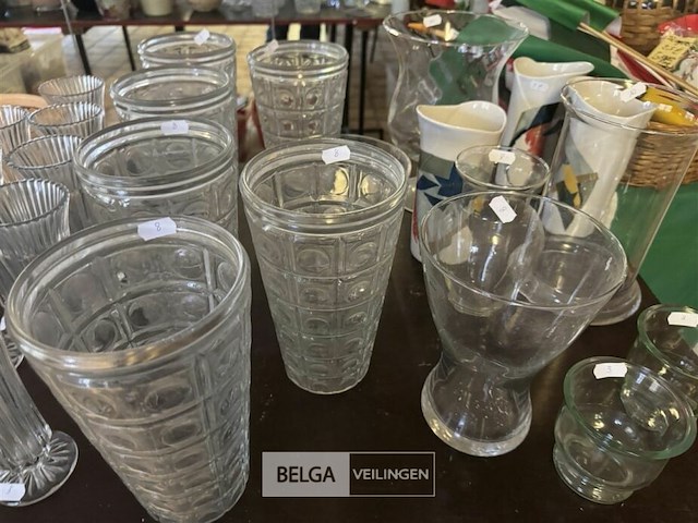 Diverse decoratie op tafel - afbeelding 2 van  7