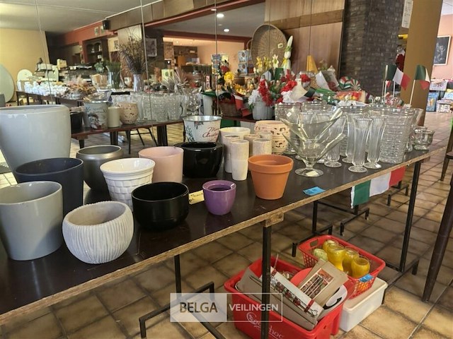 Diverse decoratie op tafel - afbeelding 7 van  7