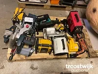 Diverse defecte gereedschappen - afbeelding 1 van  7