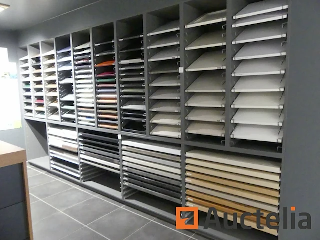 Diverse displays en meubels - afbeelding 4 van  13
