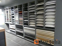 Diverse displays en meubels - afbeelding 4 van  13