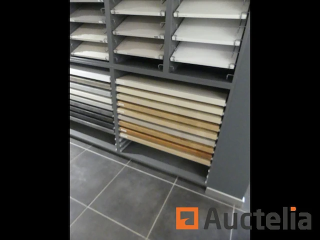 Diverse displays en meubels - afbeelding 6 van  13