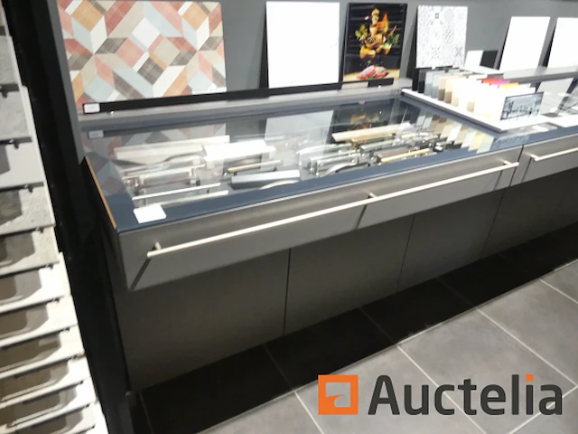 Diverse displays en meubels - afbeelding 8 van  13