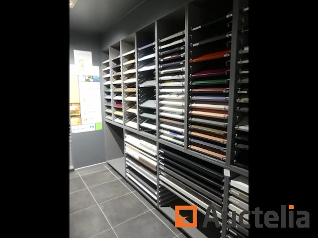 Diverse displays en meubels - afbeelding 10 van  13