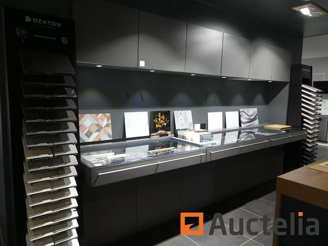 Diverse displays en meubels - afbeelding 11 van  13