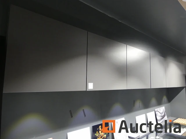 Diverse displays en meubels - afbeelding 12 van  13