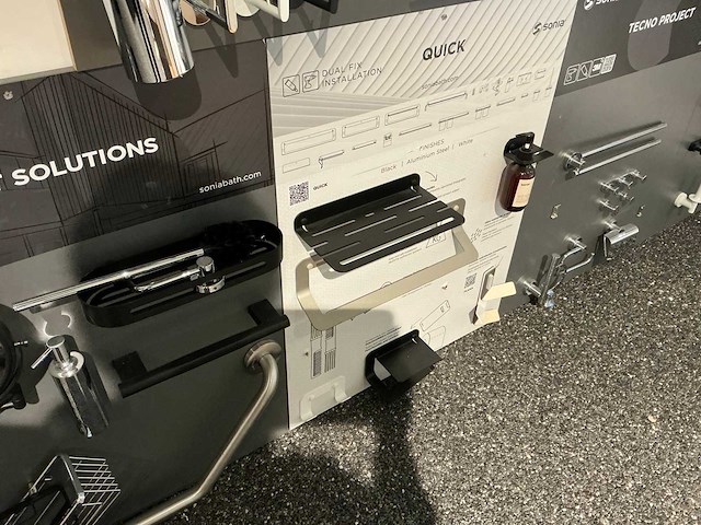 Diverse douche- en badkamergarnituren (90x) - afbeelding 2 van  14