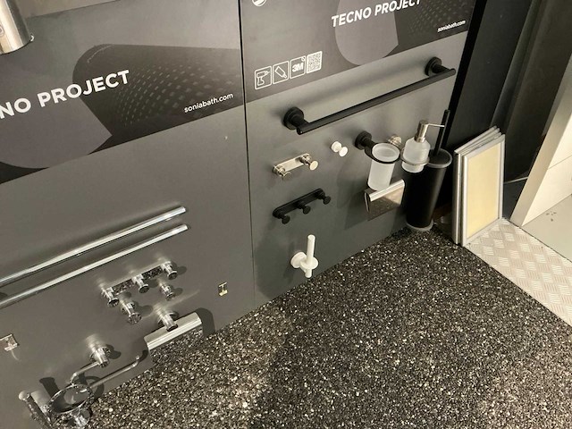 Diverse douche- en badkamergarnituren (90x) - afbeelding 6 van  14