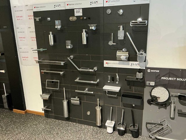 Diverse douche- en badkamergarnituren (90x) - afbeelding 1 van  14