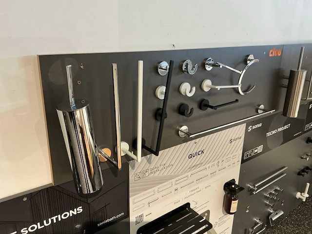 Diverse douche- en badkamergarnituren (90x) - afbeelding 14 van  14