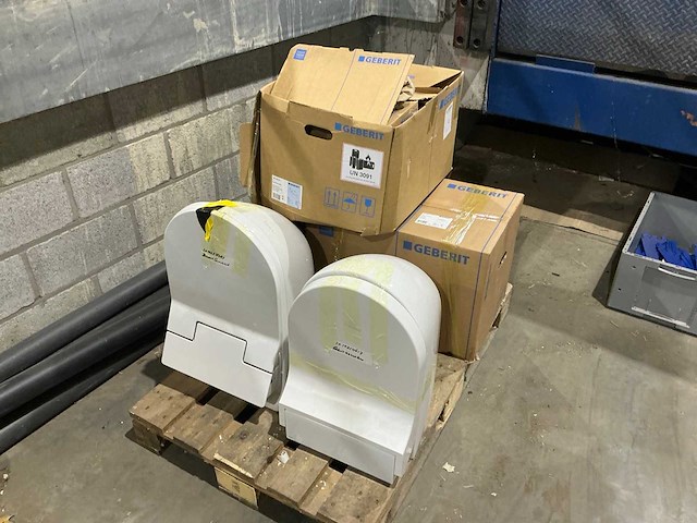 Diverse douche toiletten - afbeelding 1 van  11