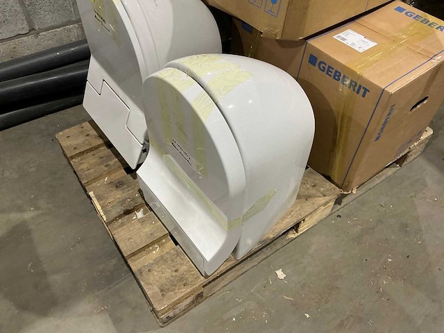 Diverse douche toiletten - afbeelding 5 van  11