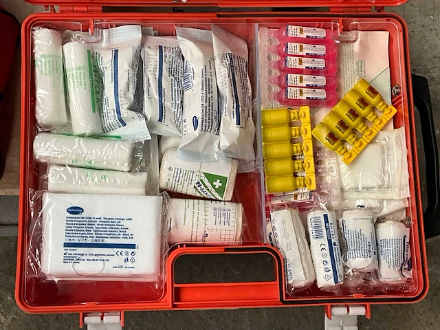 Diverse eerste hulp materialen - afbeelding 2 van  14