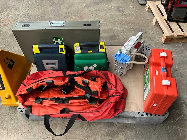 Diverse eerste hulp materialen - afbeelding 1 van  14