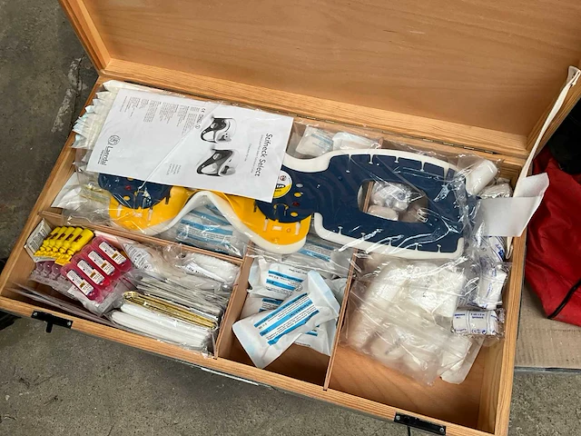 Diverse eerste hulp materialen - afbeelding 10 van  14
