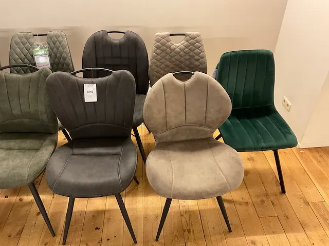 Diverse eetkamerstoelen - afbeelding 2 van  3