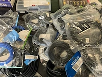 Diverse electronica accessoires en kabels - afbeelding 22 van  23