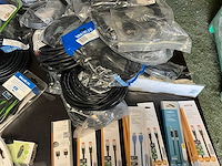 Diverse electronica accessoires en kabels - afbeelding 2 van  23